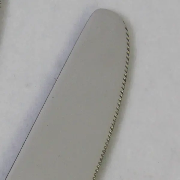 Set of 4 Oneida Zone Stainless French Solid Knives