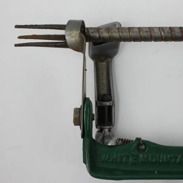 Goodell Company White Mountain Green/Red Metal Apple Parer Corer & Slicer