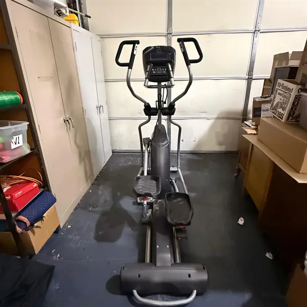 Spirit XE395 Elliptical Exercise Trainer With Manual- Local Pickup Only