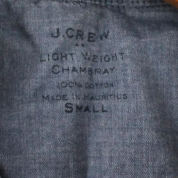 J. Crew Light Weight Chambray Blue Cotton Long-Sleeved Button-Down Men's Small
