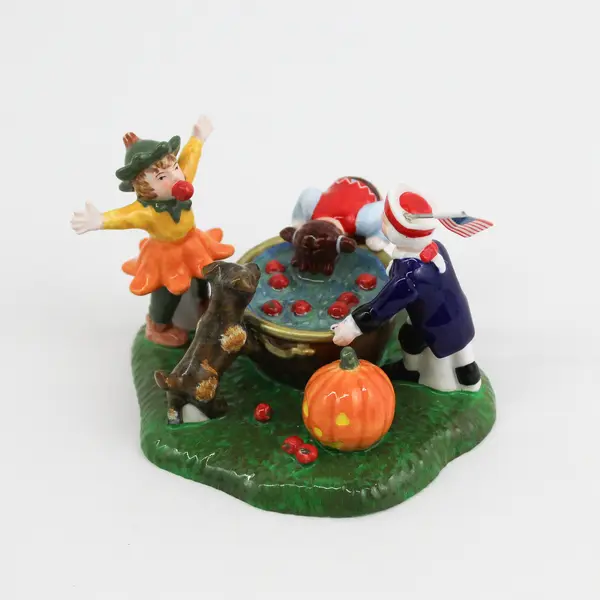 2002 DEPT 56 Snow Village Bobbing For Apples Halloween 55185 Retired