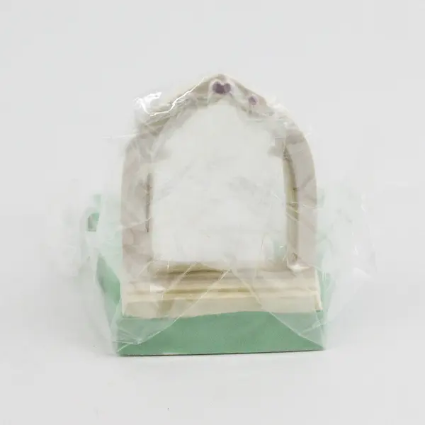 1989 PRECIOUS MOMENTS Mini Bridal Party Stairstep Arch With Box