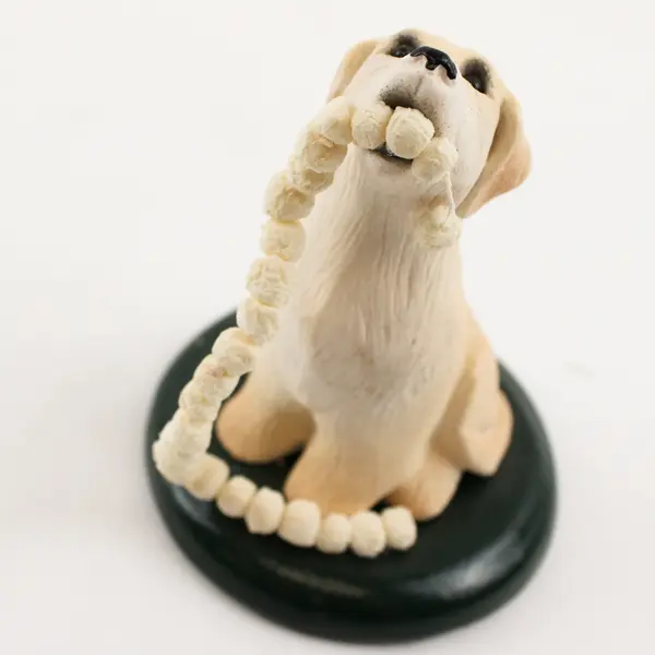 Byers Choice Ltd The Carolers Golden Retriever W/ Popcorn Garland Figurine #2005