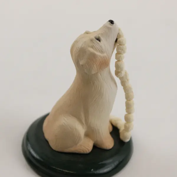 Byers Choice Ltd The Carolers Golden Retriever W/ Popcorn Garland Figurine #2005