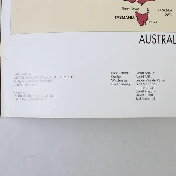 Australia Land of Contrast by Lesley Van de Velde 2000 Illustrated PB Good