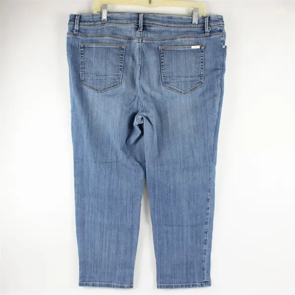 Chicos Women's 38x25 (16-18) Medium Wash So Slimming Girlfriend Crop Jeans