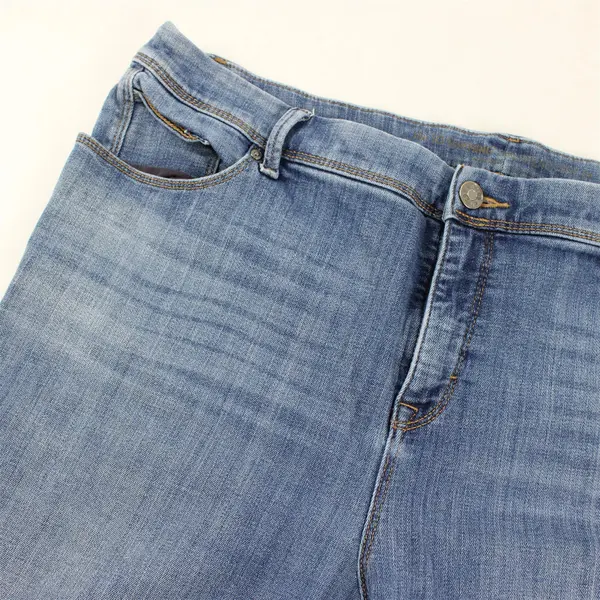 Chicos Women's 38x25 (16-18) Medium Wash So Slimming Girlfriend Crop Jeans