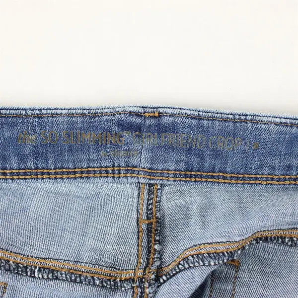 Chicos Women's 38x25 (16-18) Medium Wash So Slimming Girlfriend Crop Jeans