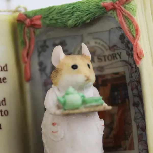 1990 Enesco Jill Barklem Brambly Hedge Winter Story Ornament 613630