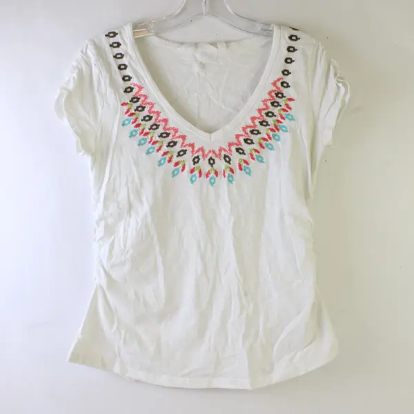 Athleta Embroidered White V-Neck T-Shirt Women's Small