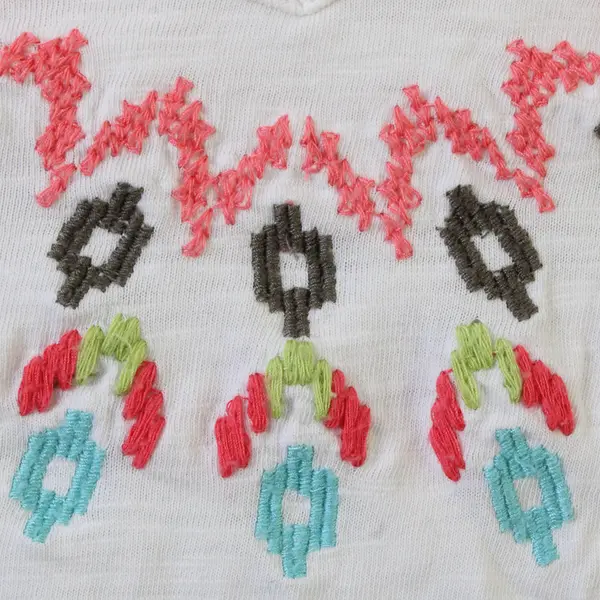 Athleta Embroidered White V-Neck T-Shirt Women's Small