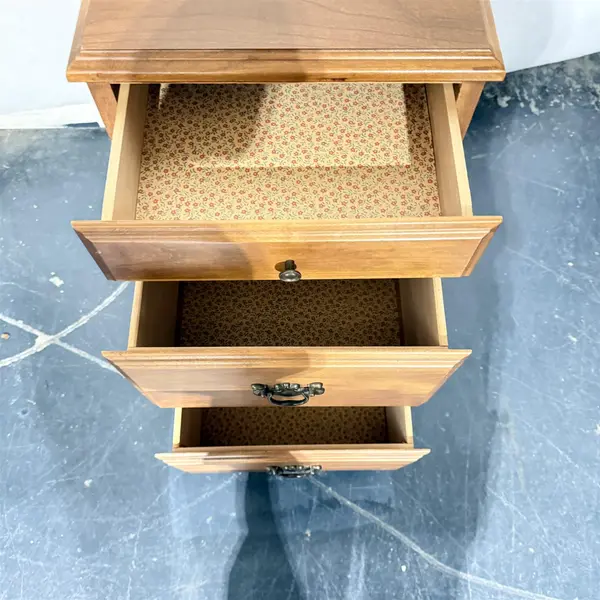 3 Drawer Colonial Style Nightstand 