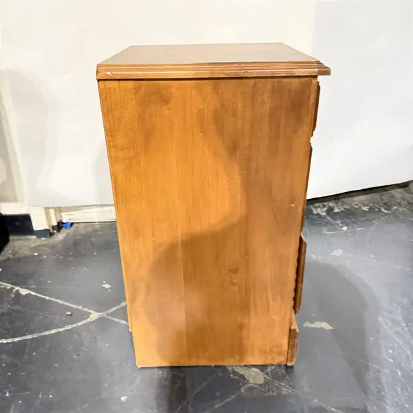 3 Drawer Colonial Style Nightstand 