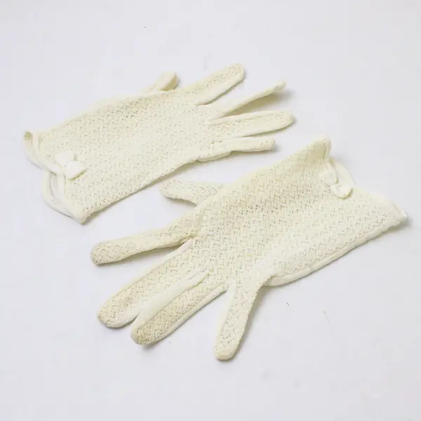 Pair of Vintage Off-White Lacy Girls' Gloves FLAW