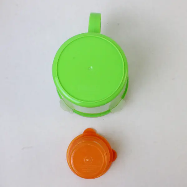 Lot of 2 Plastic Cups with Lids Green & Orange 