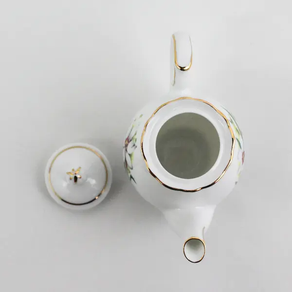 E& R Golden Crown Germany Mini March Birthday Teapot White Daffodil 3.5"