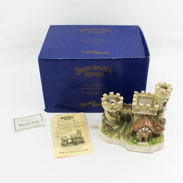 1994 John Hine Studios David Winter Cottages The Guardian Gate W/ Box COA