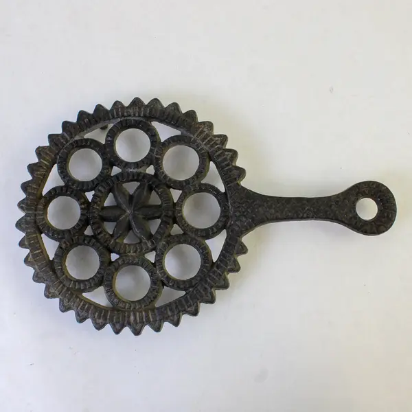 Vintage Saw Tooth Cast Iron Folk Art Trivet 8.5" Marked 101