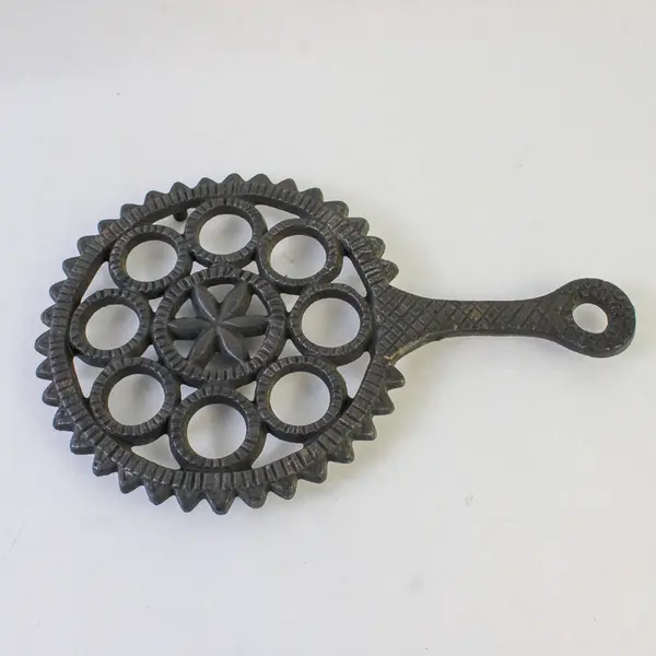 Vintage Saw Tooth Cast Iron Folk Art Trivet 8.5" Marked 101