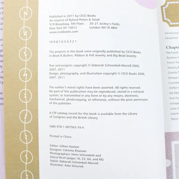 Handmade at Home: Button and Bead Jewelry Deborah Schneebeli-Morrell 2011 PB DJ