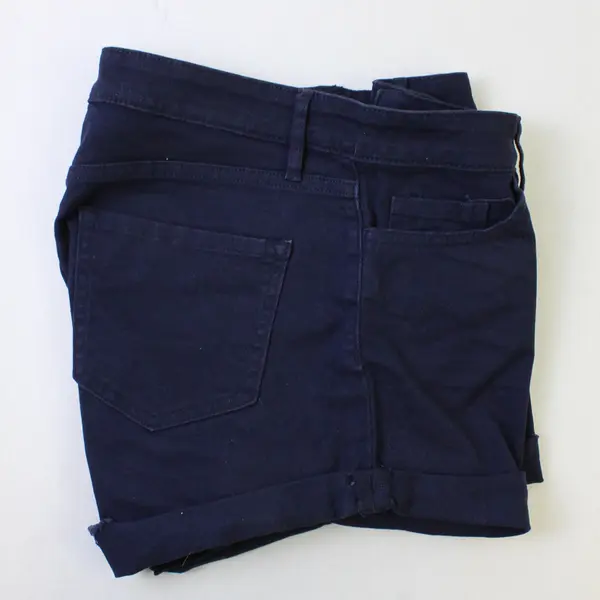 H&M Women's 6 Navy Blue Denim Stretch Cotton Blend Cuffed Shorts 2" Inseam