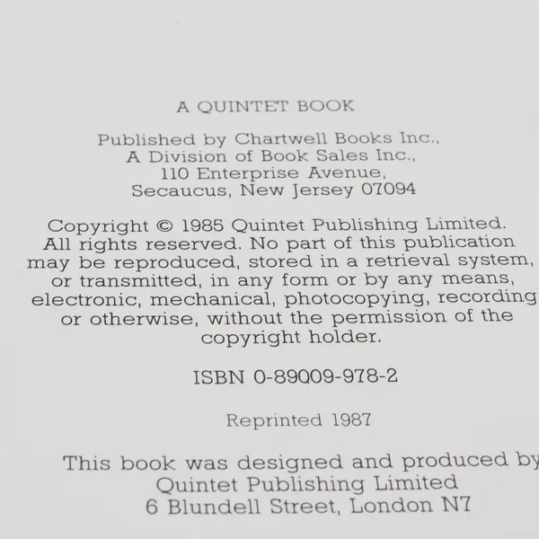 Vintage The Chocolate Book Valerie Barrett 1987 Hardcover Dust Jacket Good