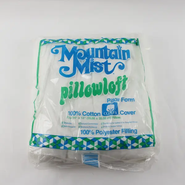 NWT Mountain Mist Pillowloft Pillow Form w/100% Cotton Cover Fits 14"x14" Cases