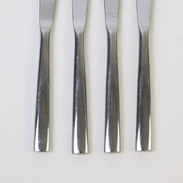 Lot of 4 Villeroy & Boch Piemont Pattern 18/10 SS Solid Dinner Knives 8.75" Good