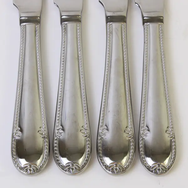 Lot of 4 Villeroy & Boch Mademoiselle Pattern 18/10 SS Solid Dinner Knives 9.25"