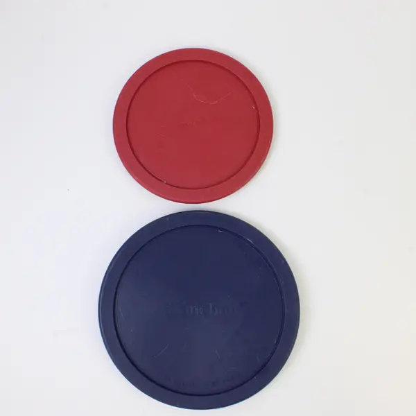 Lot of 2 Anchor Hocking Glass Food Storage Bowls 4 Cup Red & 7 Cup Blue