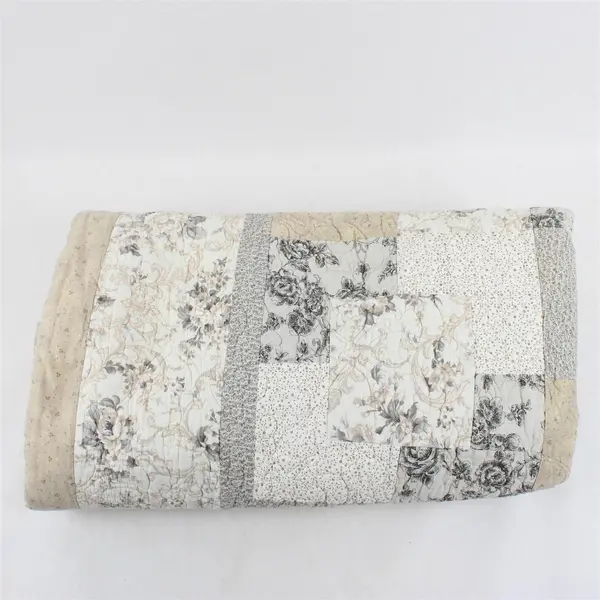 Unbranded Beige/Gray/White Floral/Striped Patterned Quilt Comforter 68.5" x 109"