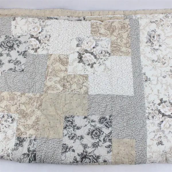 Unbranded Beige/Gray/White Floral/Striped Patterned Quilt Comforter 68.5" x 109"