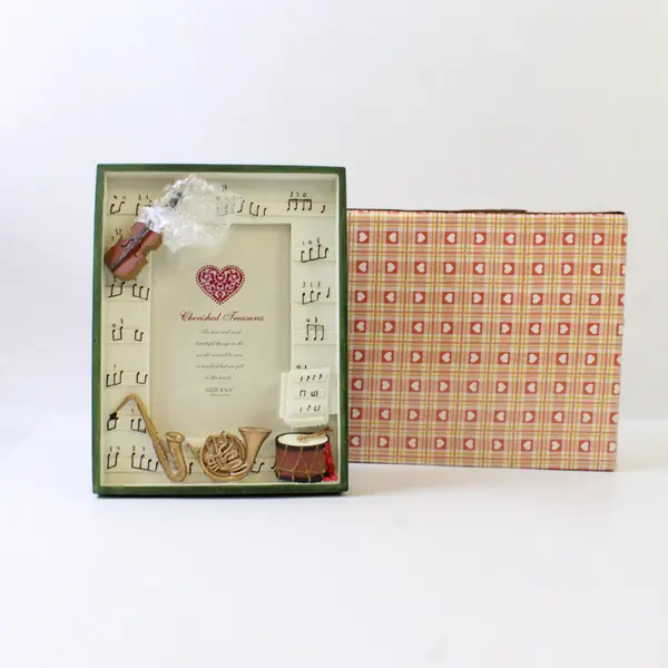 Everwin Trading Company Cherished Treasures Picture Frame Size 4" x 6" YT-320746