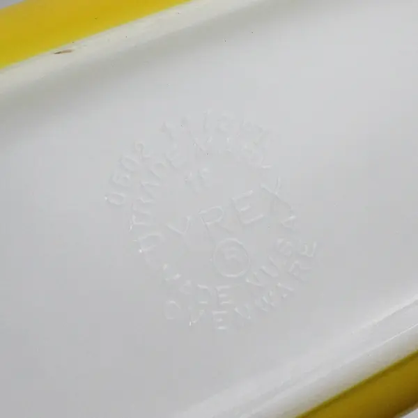 Pyrex Yellow 1 1/2 Pint  Mini Loaf Baking Pan With Ribbed Lid Ovenware  0502