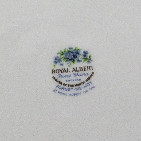 Royal Albert Bone China “July” Plate Flower of the Month Series – Forget-Me-Nots