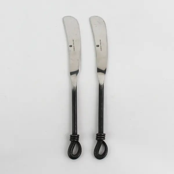 Lot of 2 GS Twist N Shout Pattern 18/8 SS Black Handle Butter Knives 7"