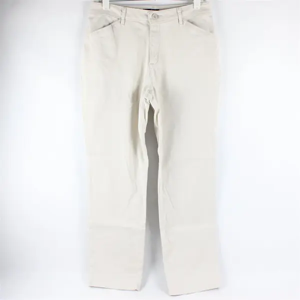 Lee Women's 8 Short Light Khaki Relaxed Fit Straight Leg Mid Rise Chino Pants