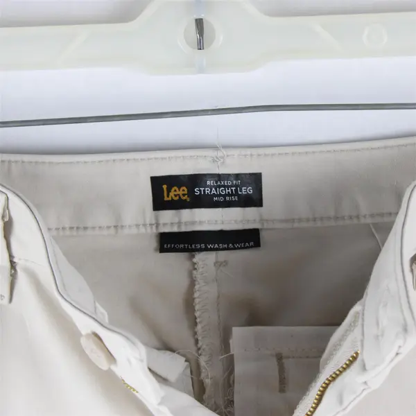 Lee Women's 8 Short Light Khaki Relaxed Fit Straight Leg Mid Rise Chino Pants