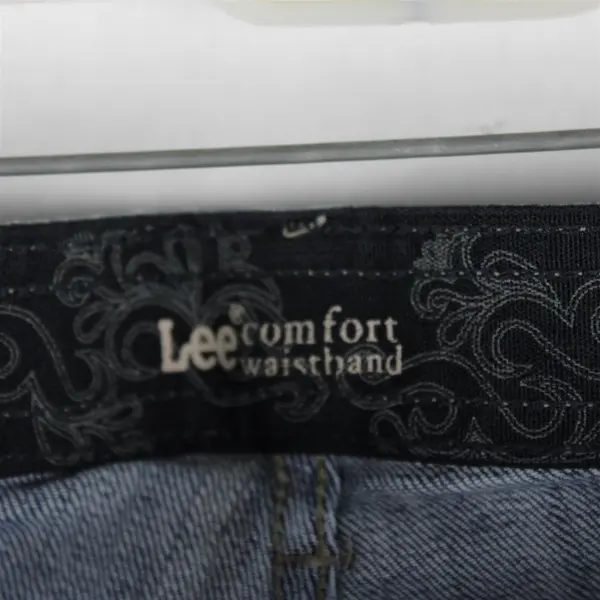 Lee Jeans Women's Size 16W Petite Medium Wash Straight Leg Denim Jeans