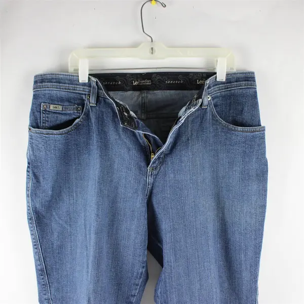 Lee Jeans Women's Size 16W Petite Medium Wash Straight Leg Denim Jeans