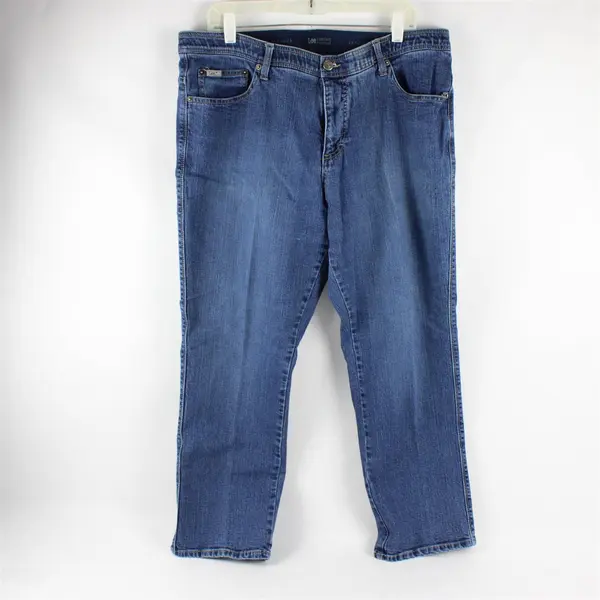 Lee Women's Size 16W Petite Medium Wash Straight Leg Denim Jeans