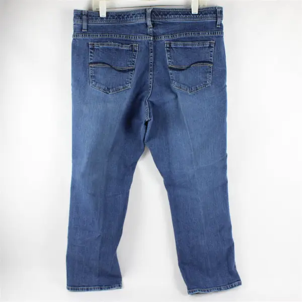 Lee Women's Size 16W Petite Medium Wash Straight Leg Denim Jeans