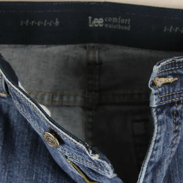 Lee Women's Size 16W Petite Medium Wash Straight Leg Denim Jeans