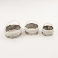 Lot Of 3 Unbranded Stainless Steel/Plastic Fitted Round Cookie Cutters