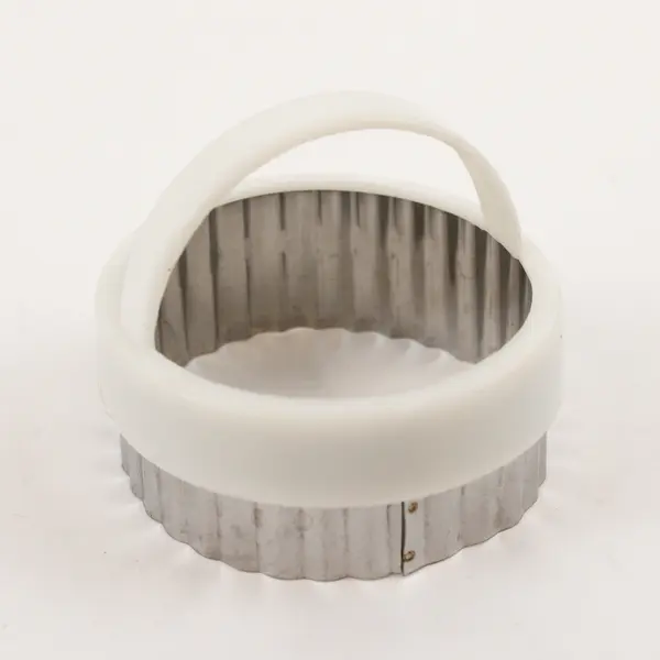 Lot Of 3 Unbranded Stainless Steel/Plastic Fitted Round Cookie Cutters