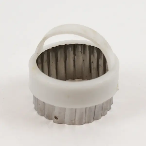 Lot Of 3 Unbranded Stainless Steel/Plastic Fitted Round Cookie Cutters