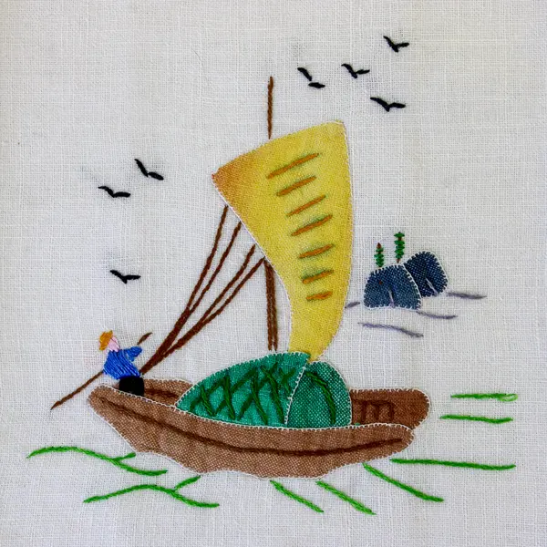 Vintage Embroidered Off-White Cotton Tea/Fingertip Towel 21x13.25