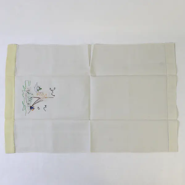 Vintage Embroidered Off-White Cotton Tea/Fingertip Towel 21x13.25