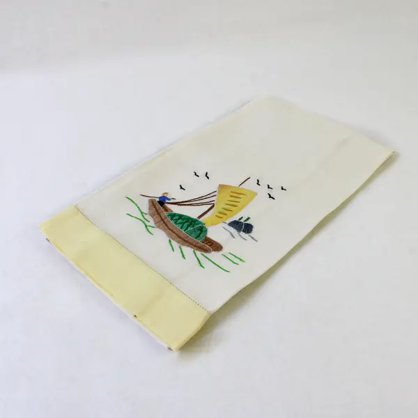 Vintage Embroidered Off-White Cotton Tea/Fingertip Towel 21x13.25