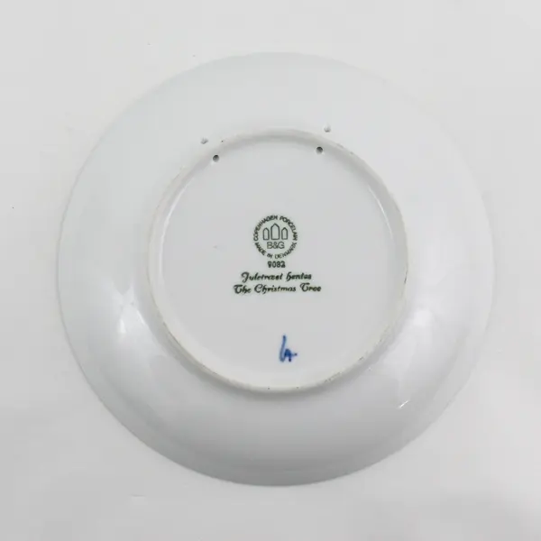 1982 Bing & Grondahl Jule Aften Porcelain Christmas Plate Christmas Tree 7"